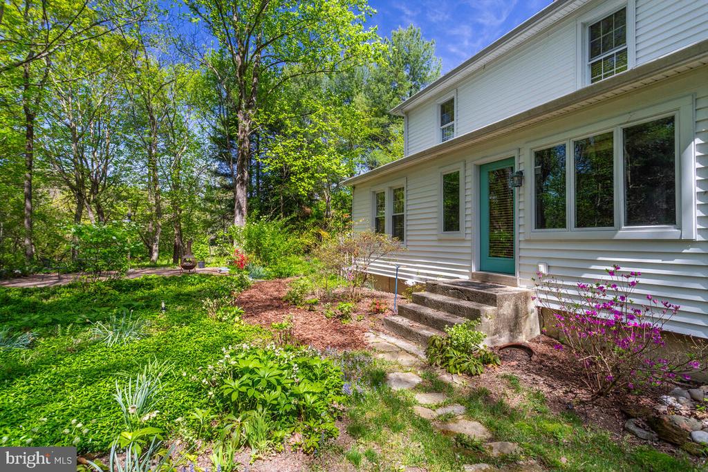 9246 Boyds Turn Rd
