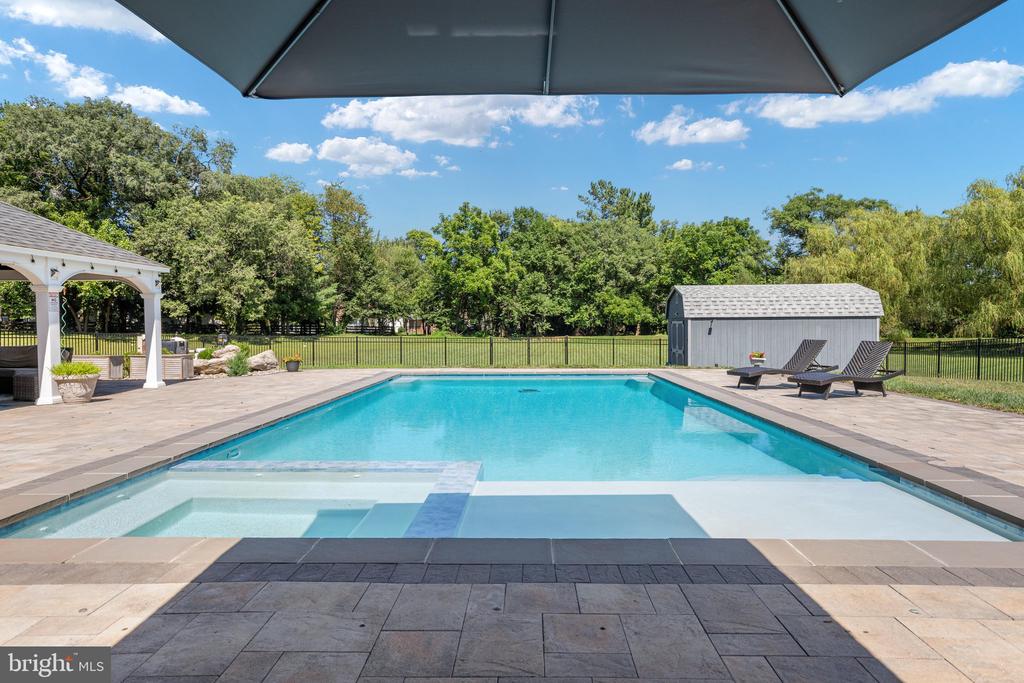 116 HERMITAGE BOULEVARD