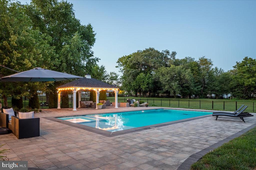 116 HERMITAGE BOULEVARD