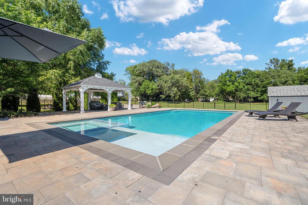 116 HERMITAGE BOULEVARD