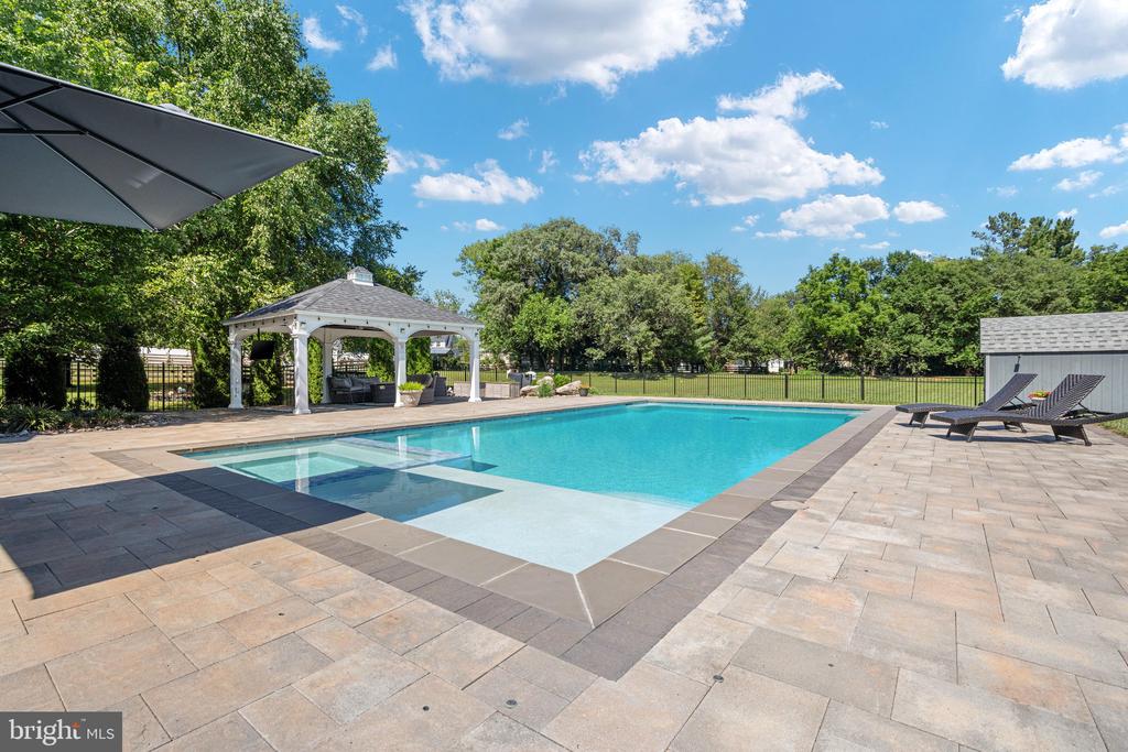 116 HERMITAGE BOULEVARD