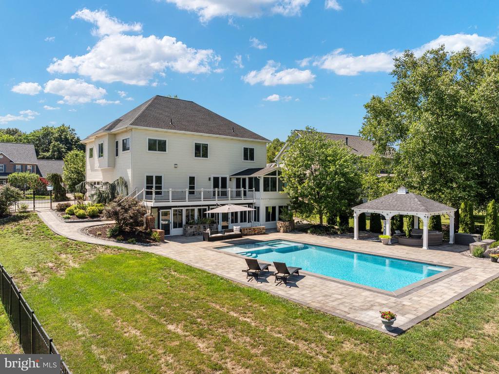 116 HERMITAGE BOULEVARD