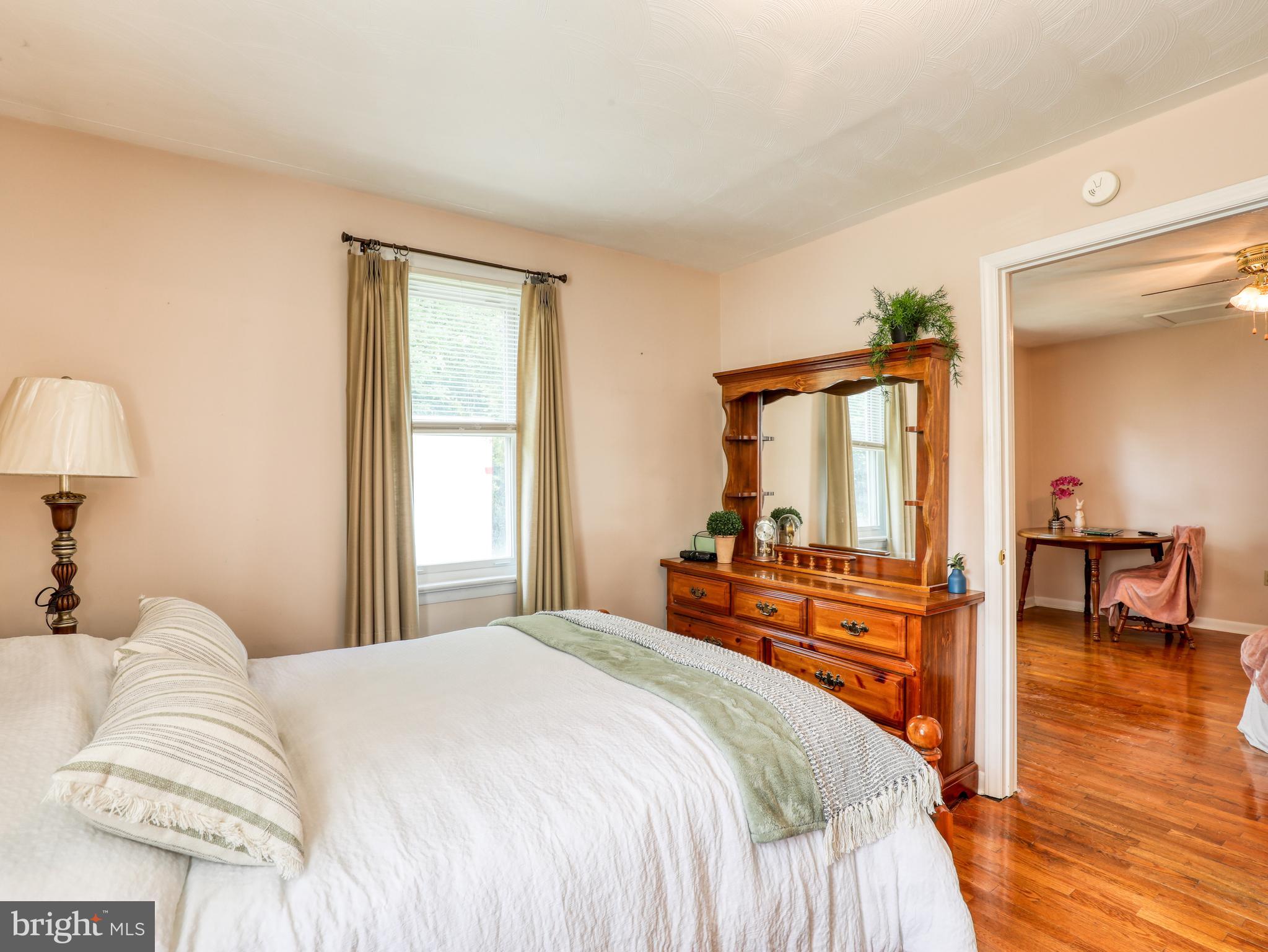 1048 FRONT ROYAL PIKE