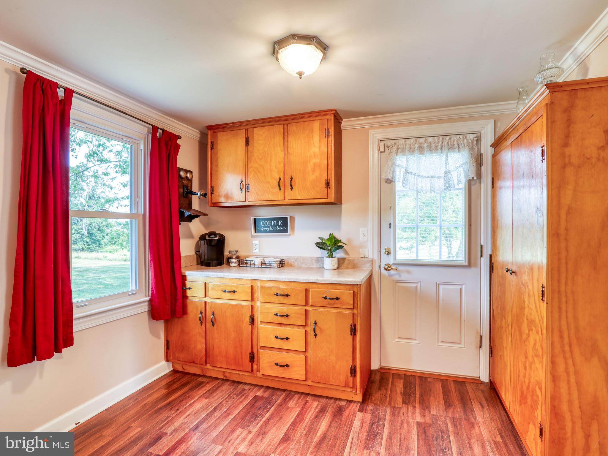 1048 FRONT ROYAL PIKE