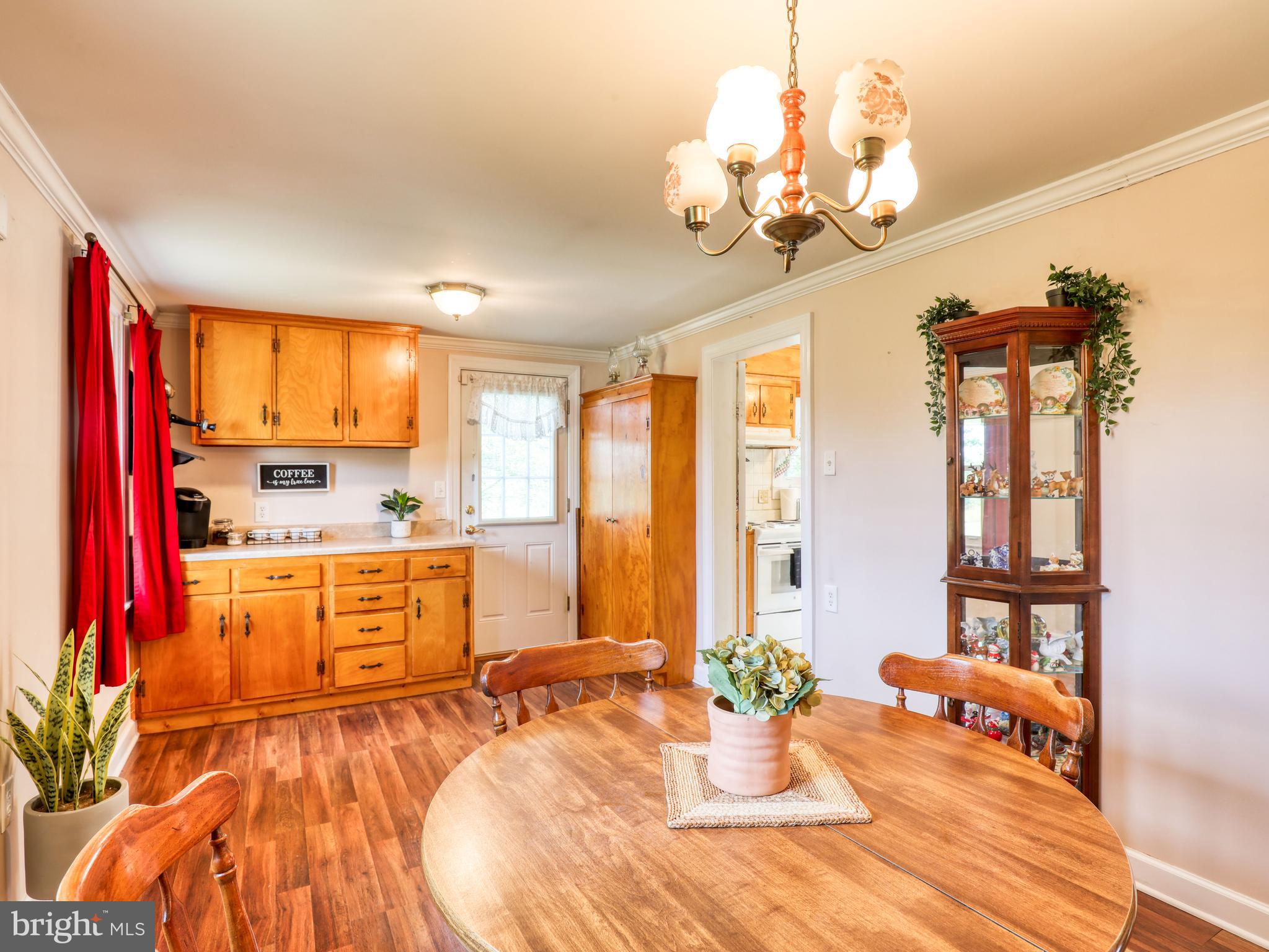 1048 FRONT ROYAL PIKE