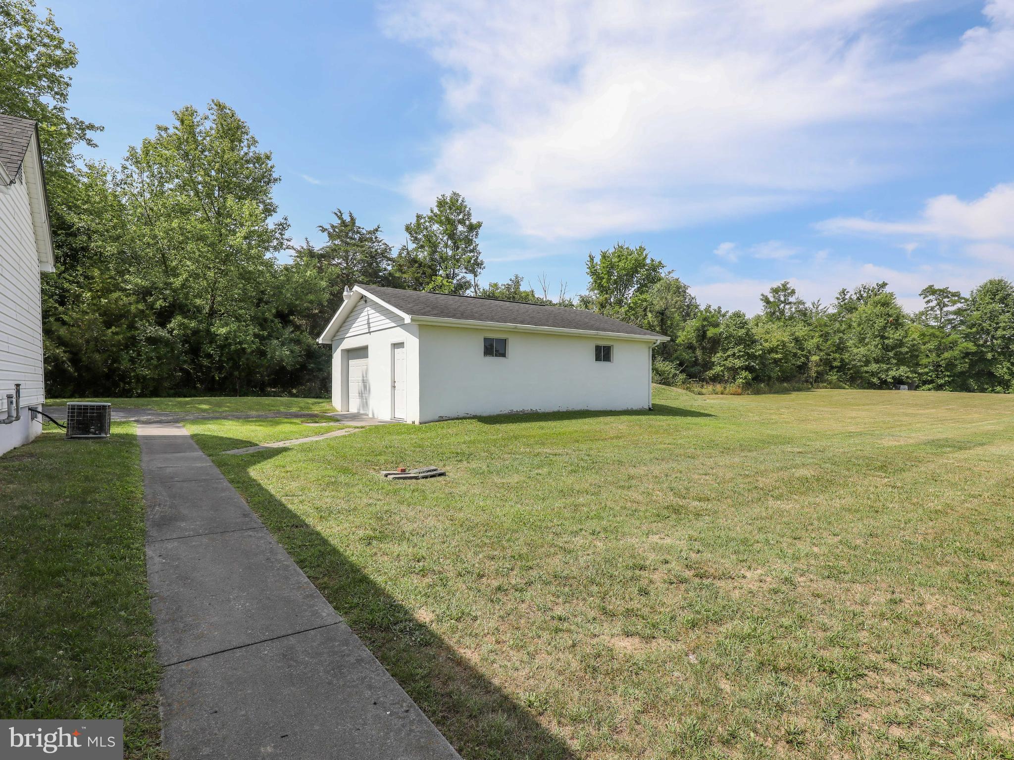 1048 FRONT ROYAL PIKE