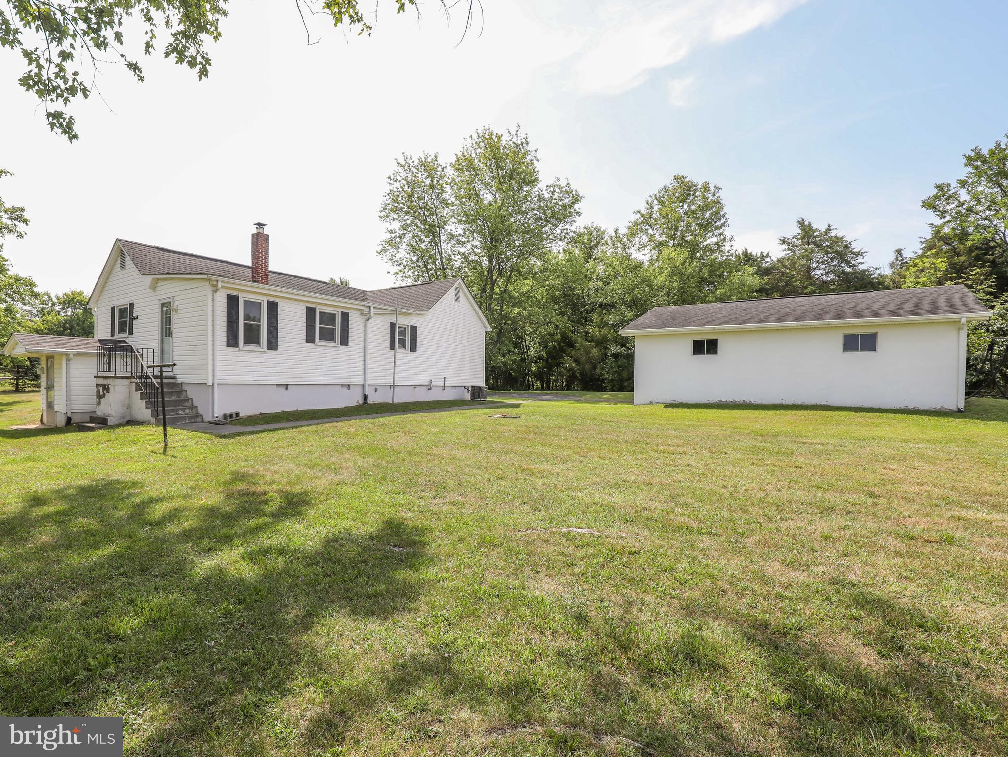 1048 FRONT ROYAL PIKE