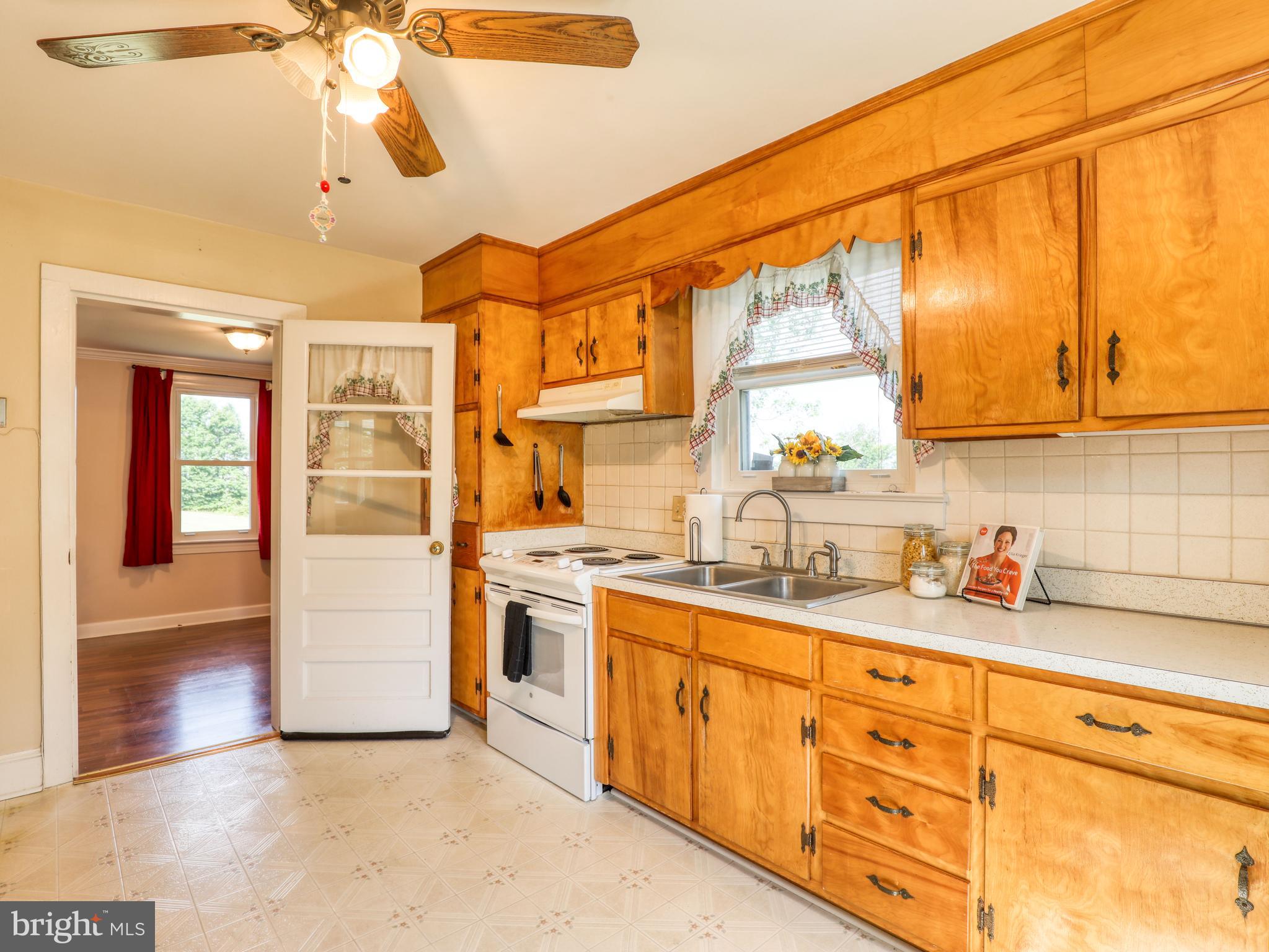 1048 FRONT ROYAL PIKE