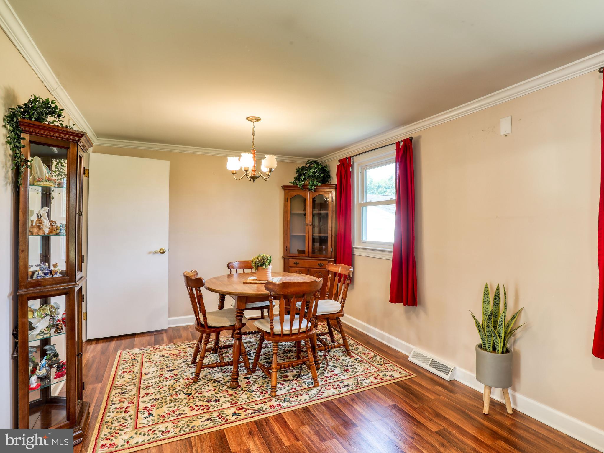 1048 FRONT ROYAL PIKE