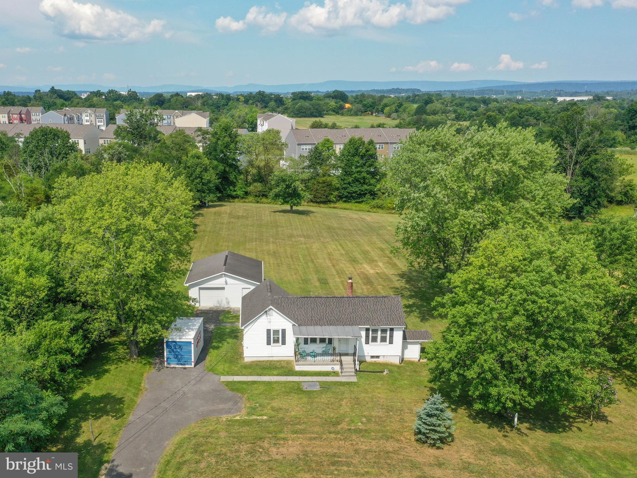 1048 FRONT ROYAL PIKE