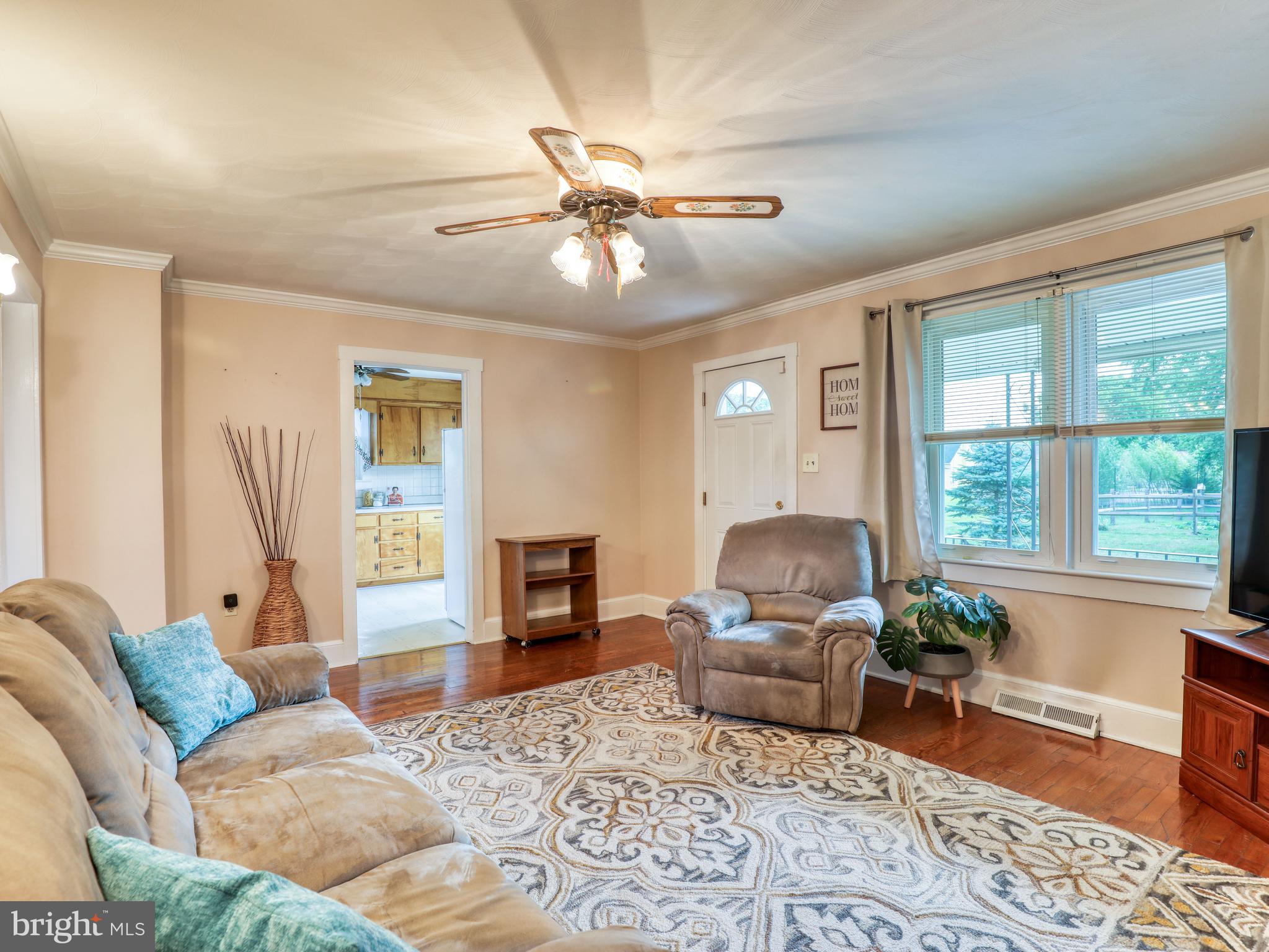 1048 FRONT ROYAL PIKE