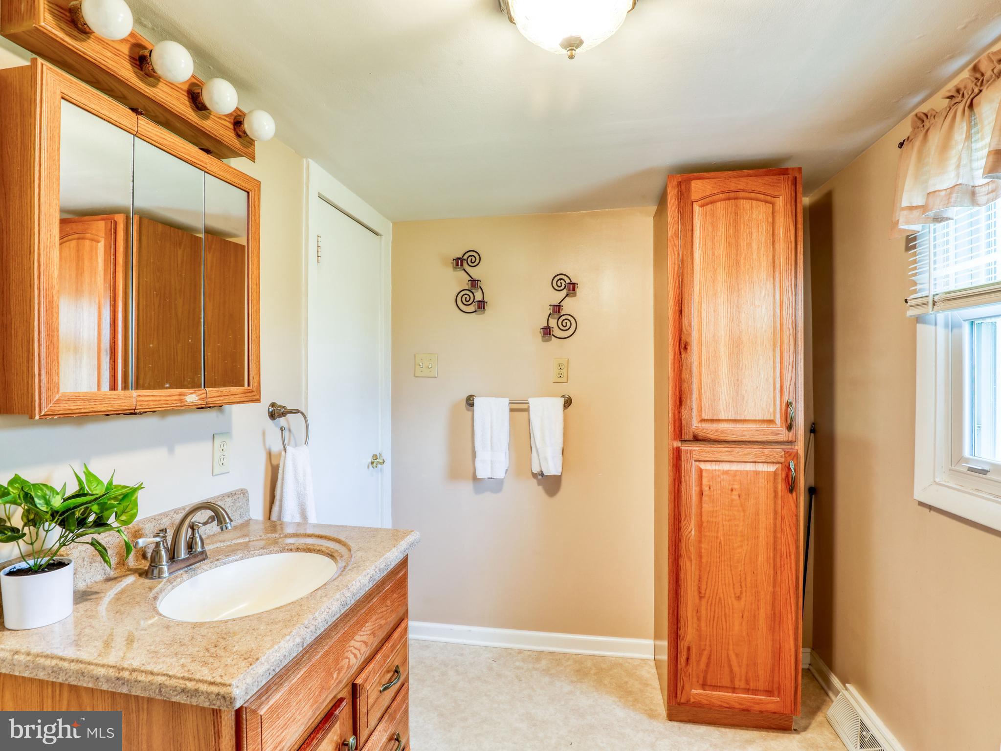 1048 FRONT ROYAL PIKE