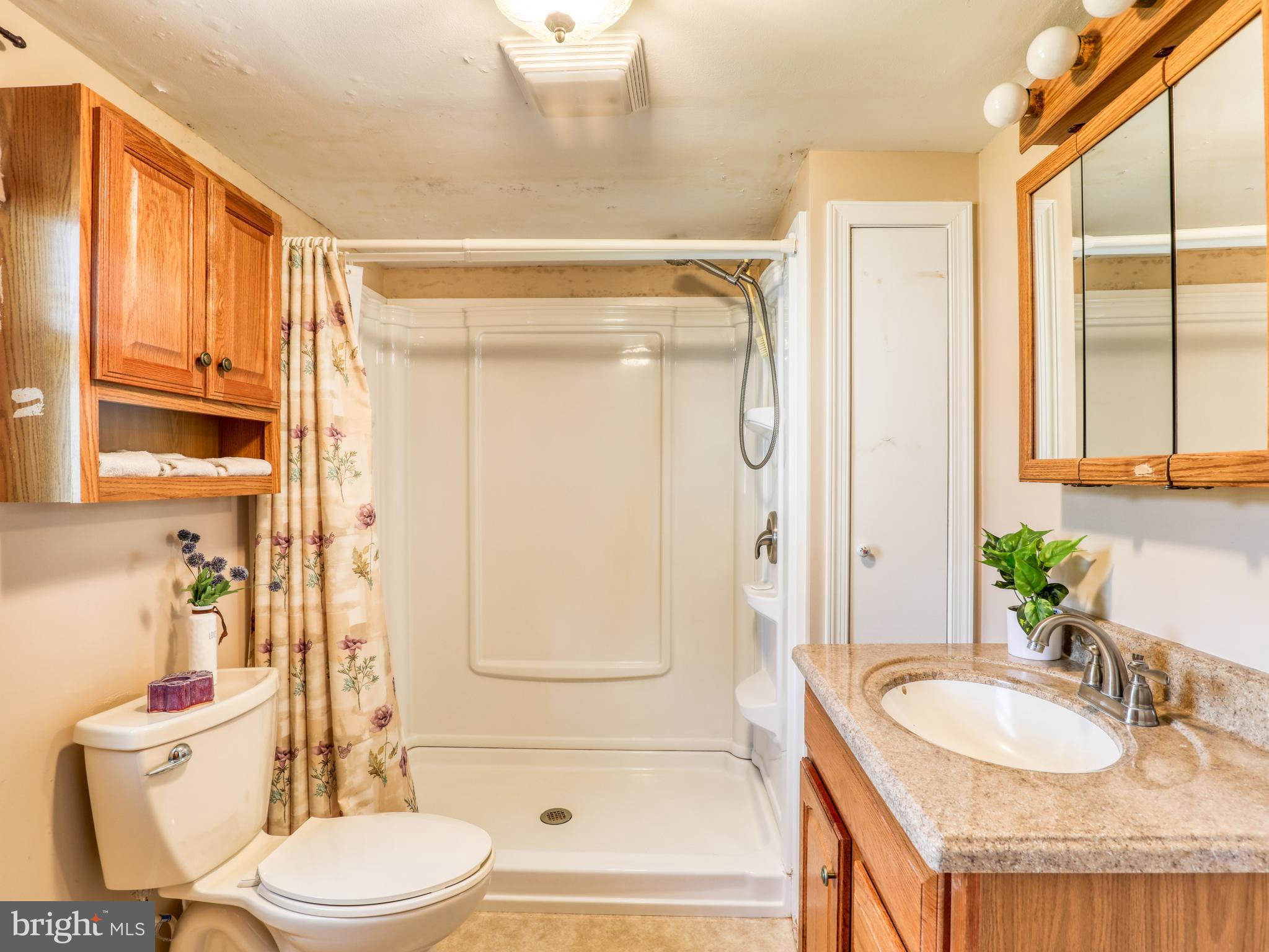 1048 FRONT ROYAL PIKE