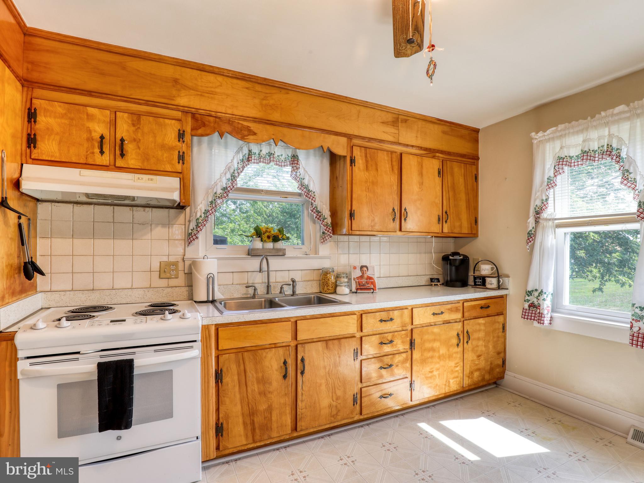 1048 FRONT ROYAL PIKE