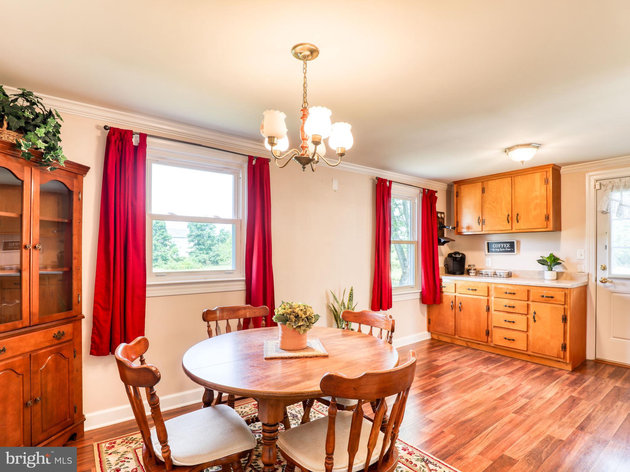 1048 FRONT ROYAL PIKE