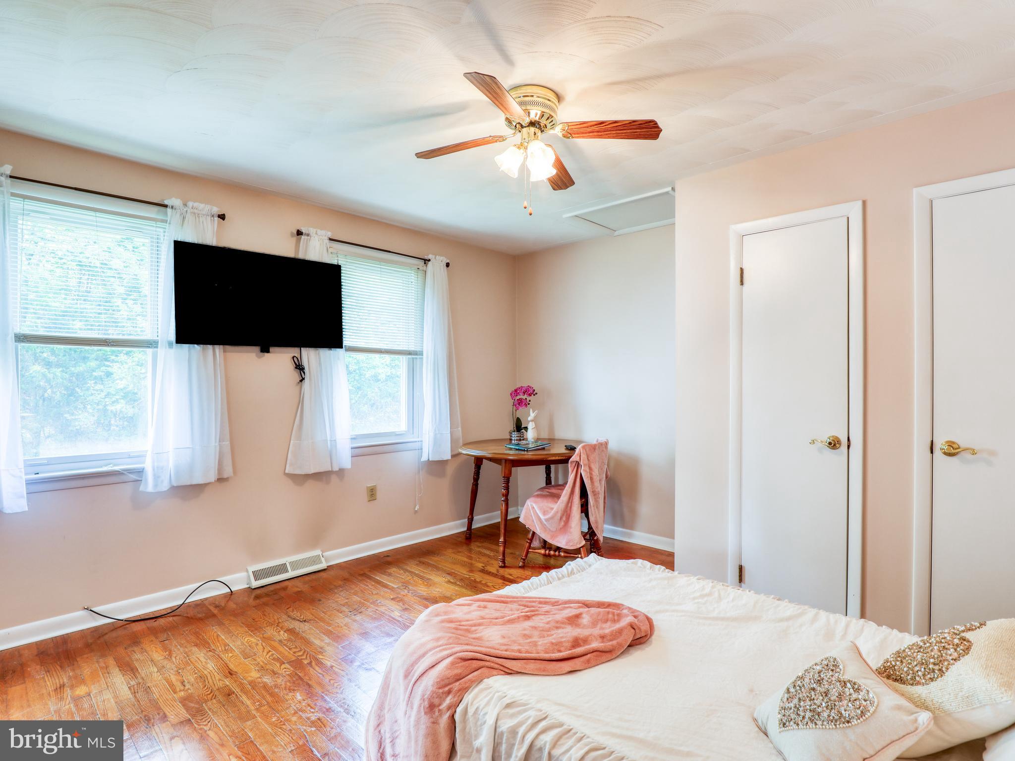 1048 FRONT ROYAL PIKE