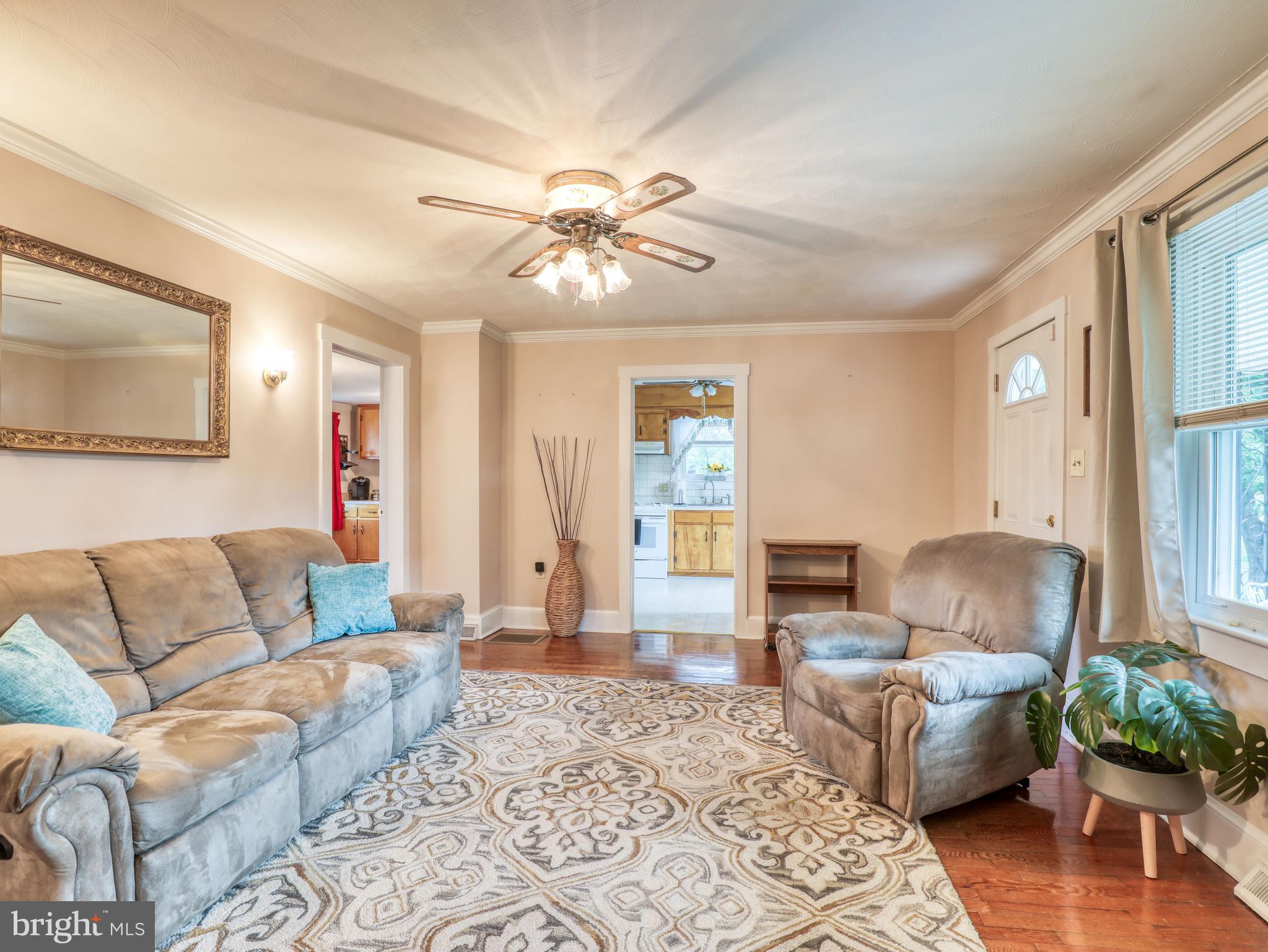 1048 FRONT ROYAL PIKE