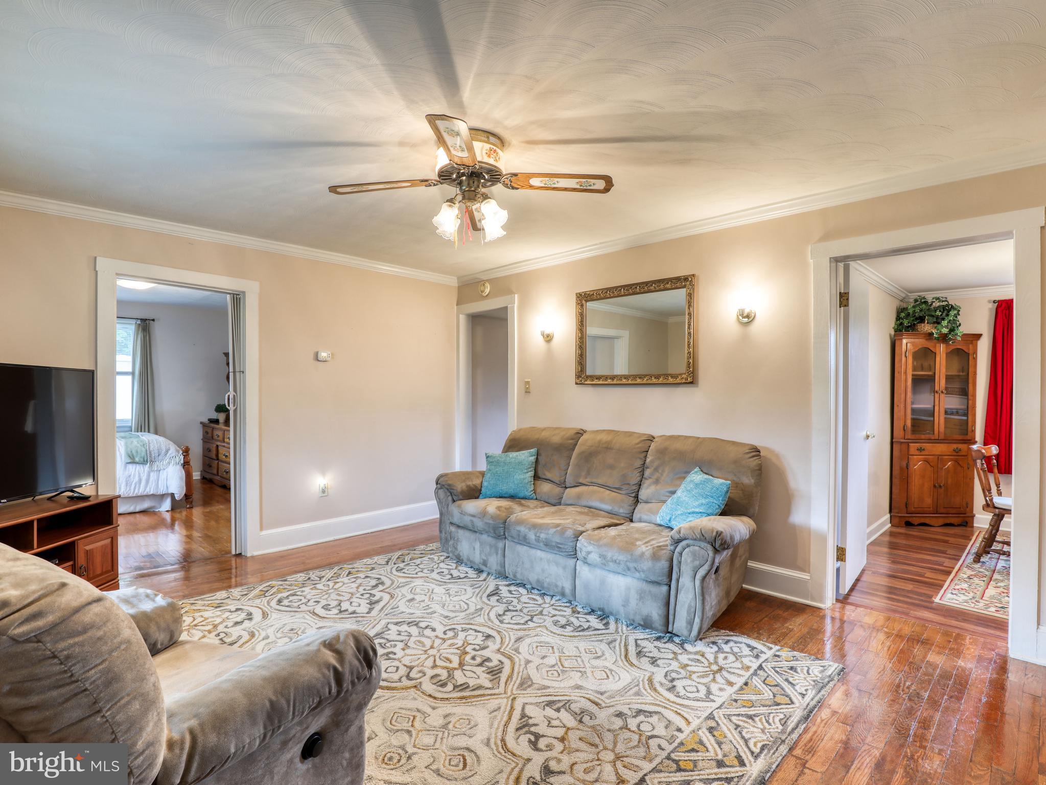 1048 FRONT ROYAL PIKE