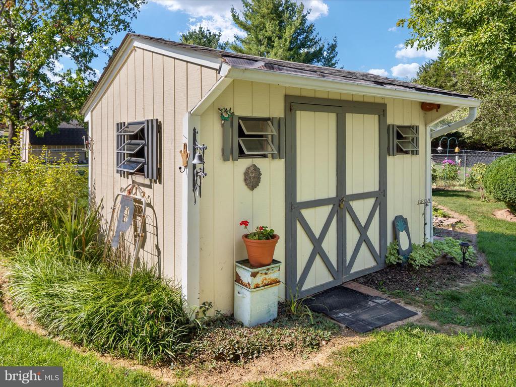 107 Edgewood Dr