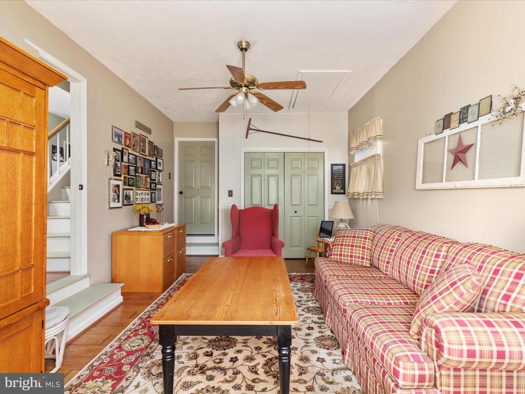 107 Edgewood Dr