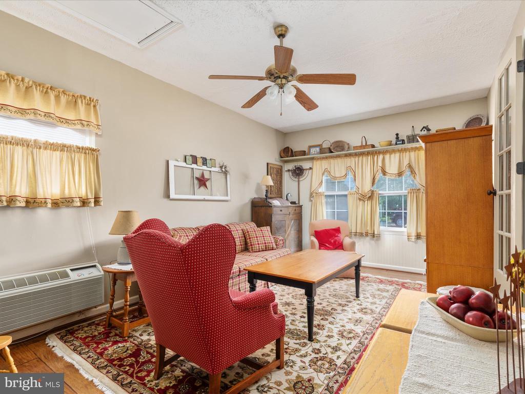107 Edgewood Dr