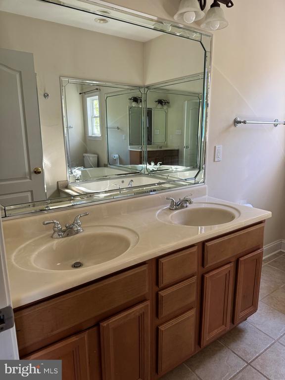 214 DEWBERRY DR