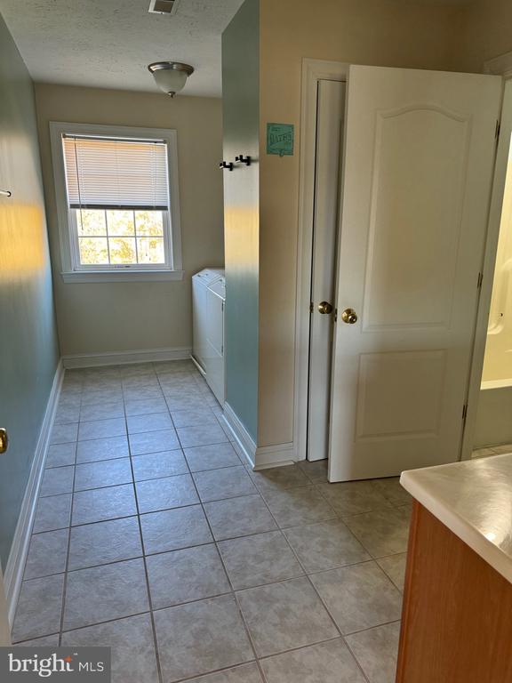 214 DEWBERRY DR