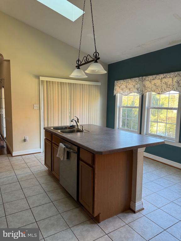 214 DEWBERRY DR