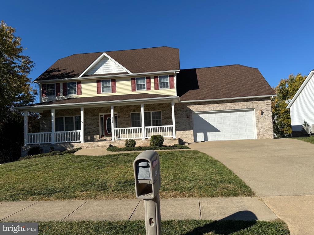 214 DEWBERRY DR