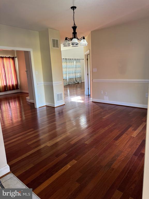 214 DEWBERRY DR
