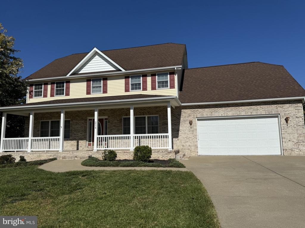 214 DEWBERRY DR