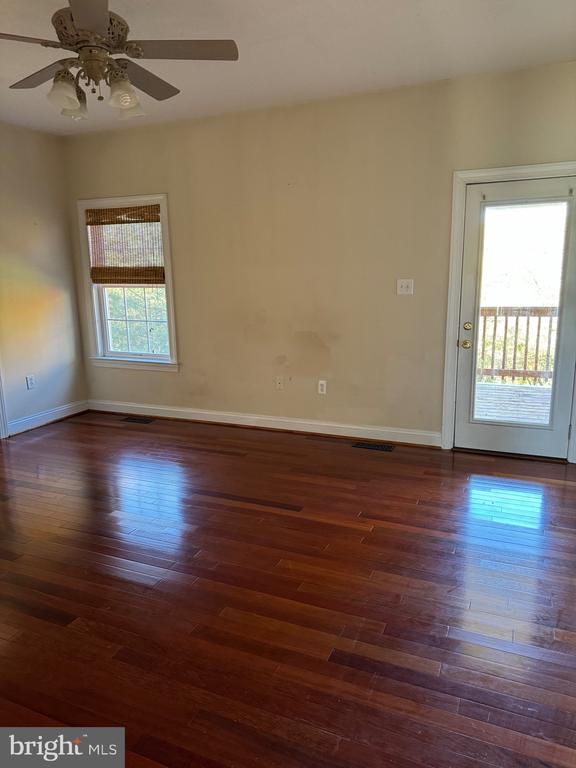 214 DEWBERRY DR