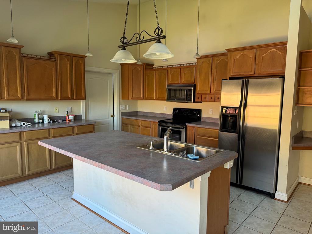 214 DEWBERRY DR