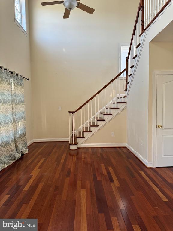 214 DEWBERRY DR