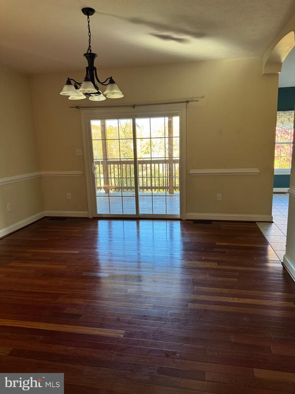 214 DEWBERRY DR