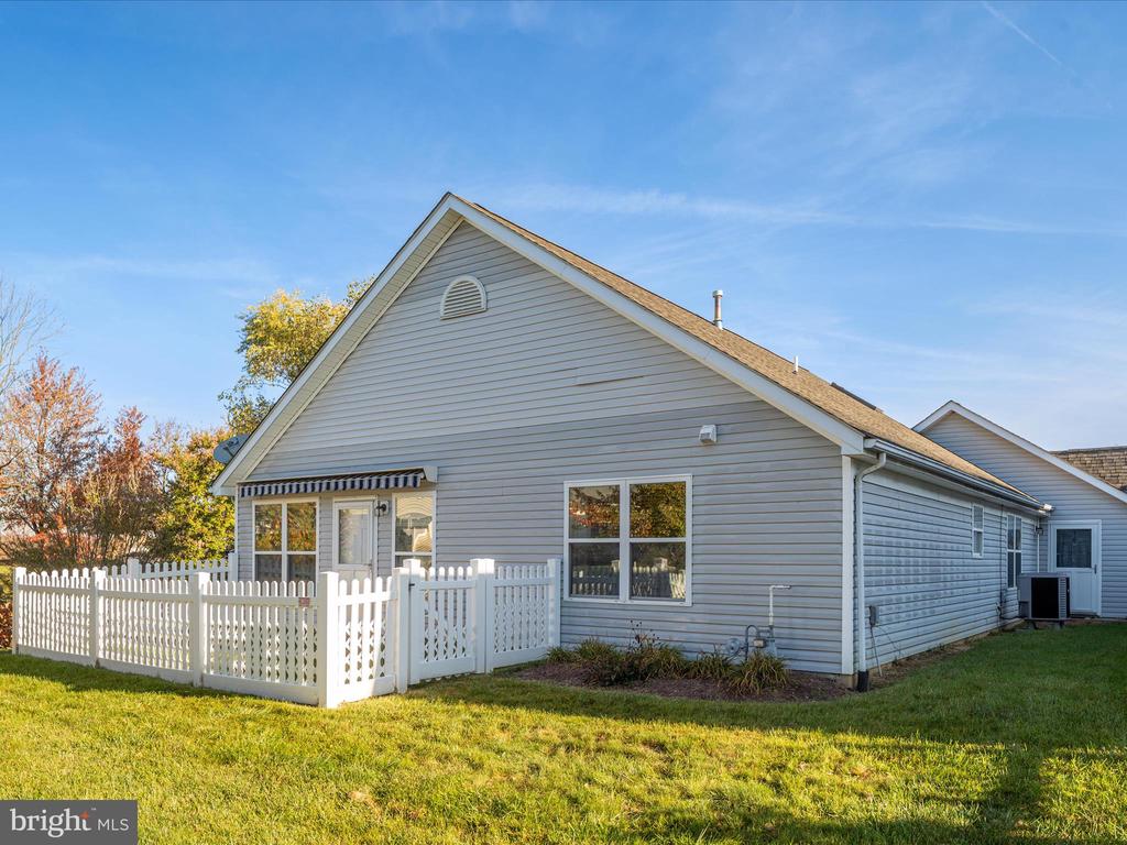 200 Crestwood Ln