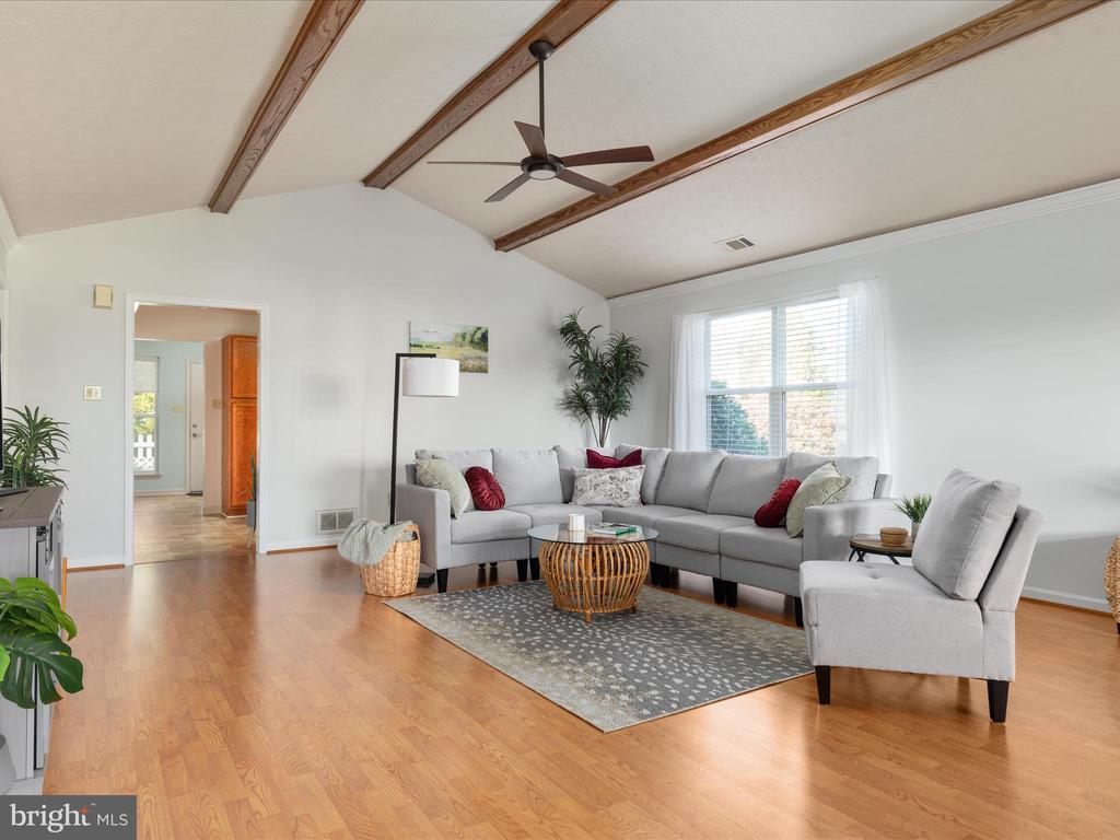 200 Crestwood Ln