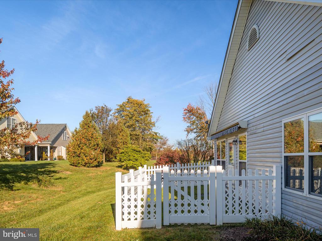 200 Crestwood Ln