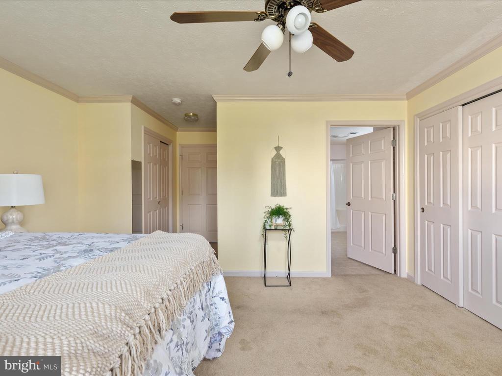200 Crestwood Ln