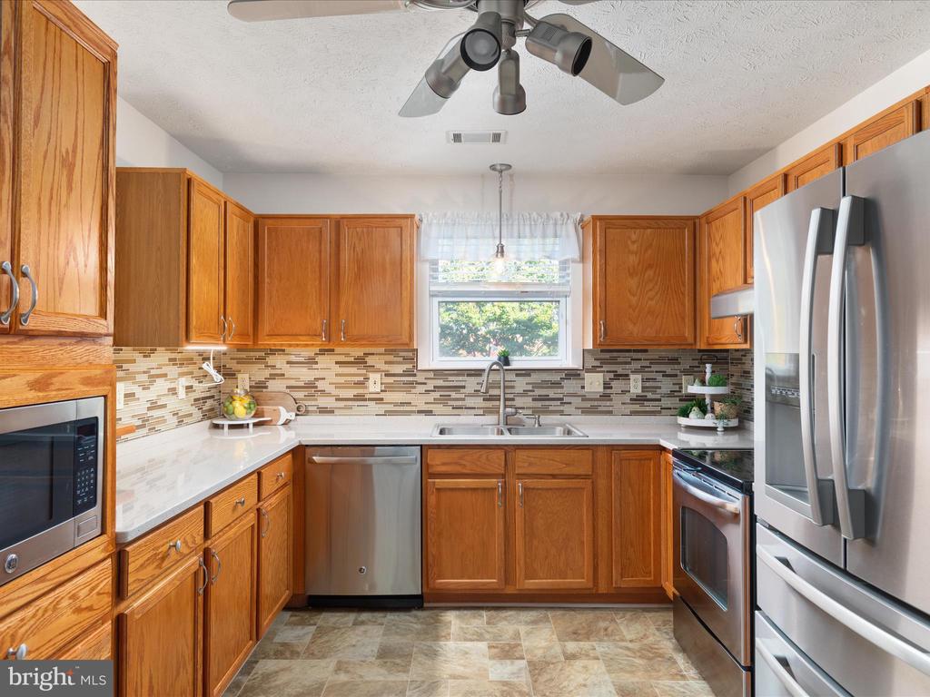 200 Crestwood Ln