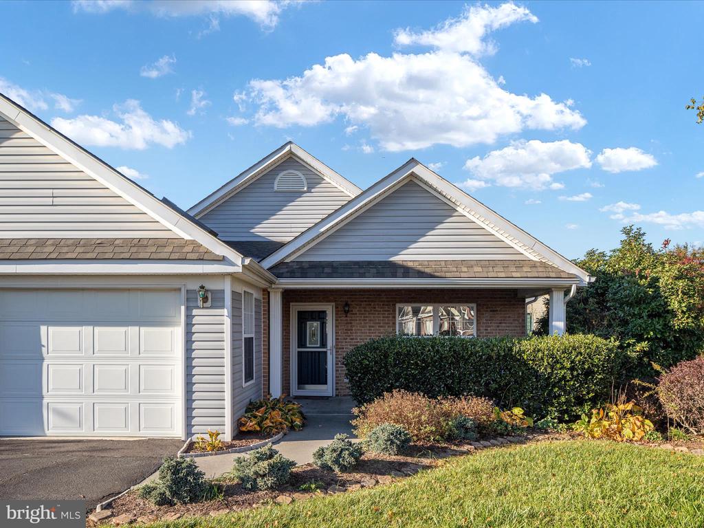 200 Crestwood Ln