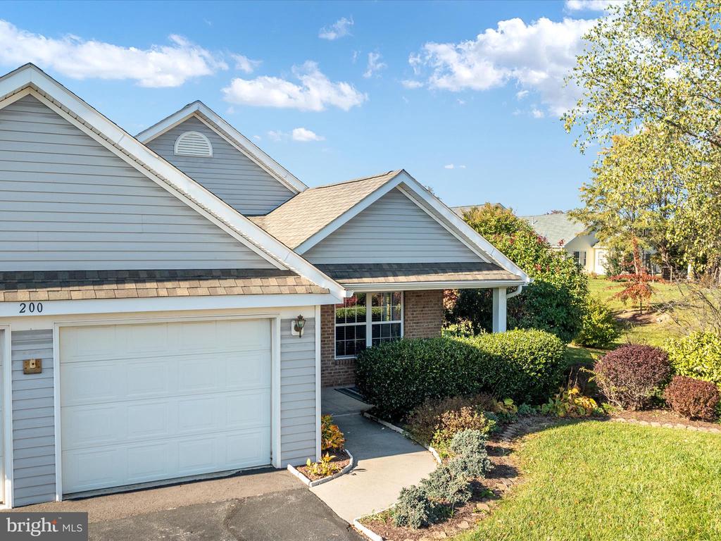 200 Crestwood Ln