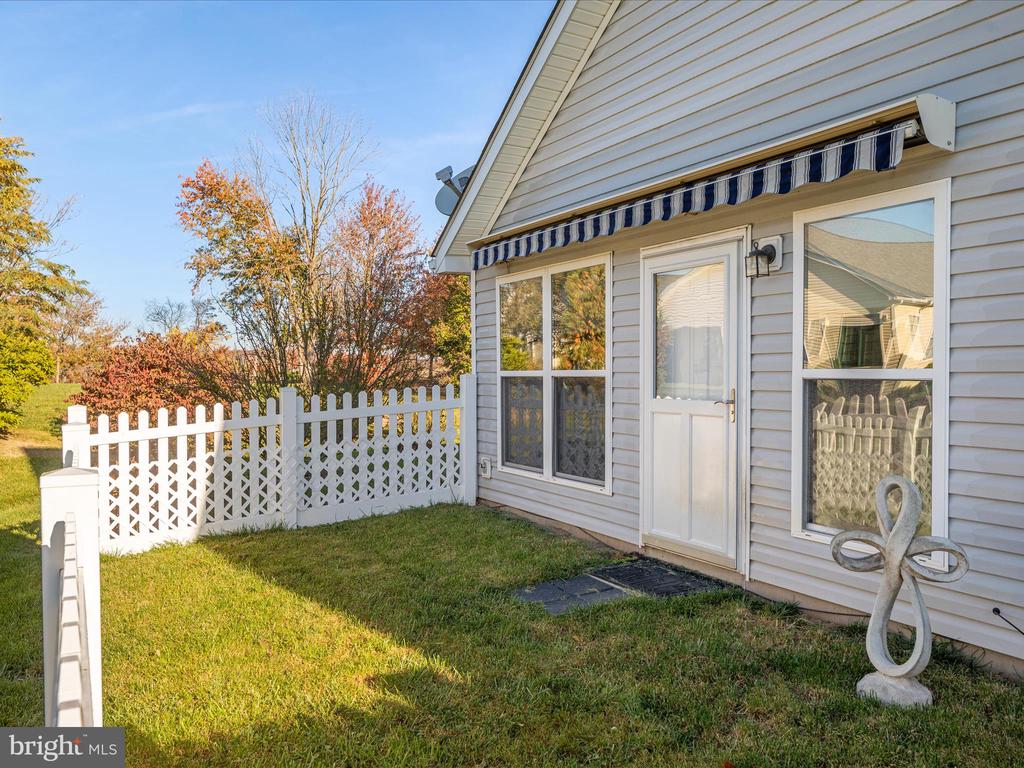 200 Crestwood Ln