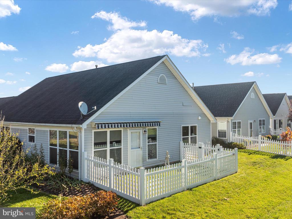 200 Crestwood Ln