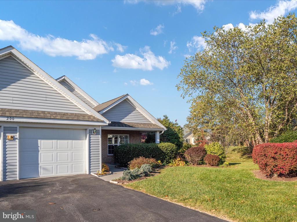 200 Crestwood Ln