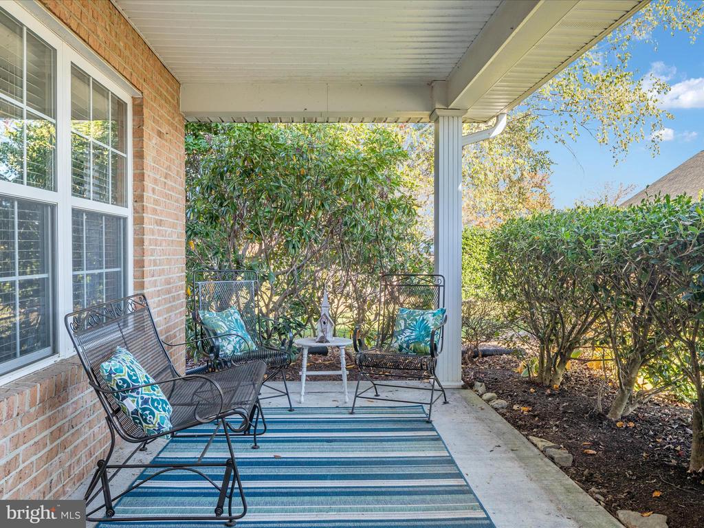 200 Crestwood Ln
