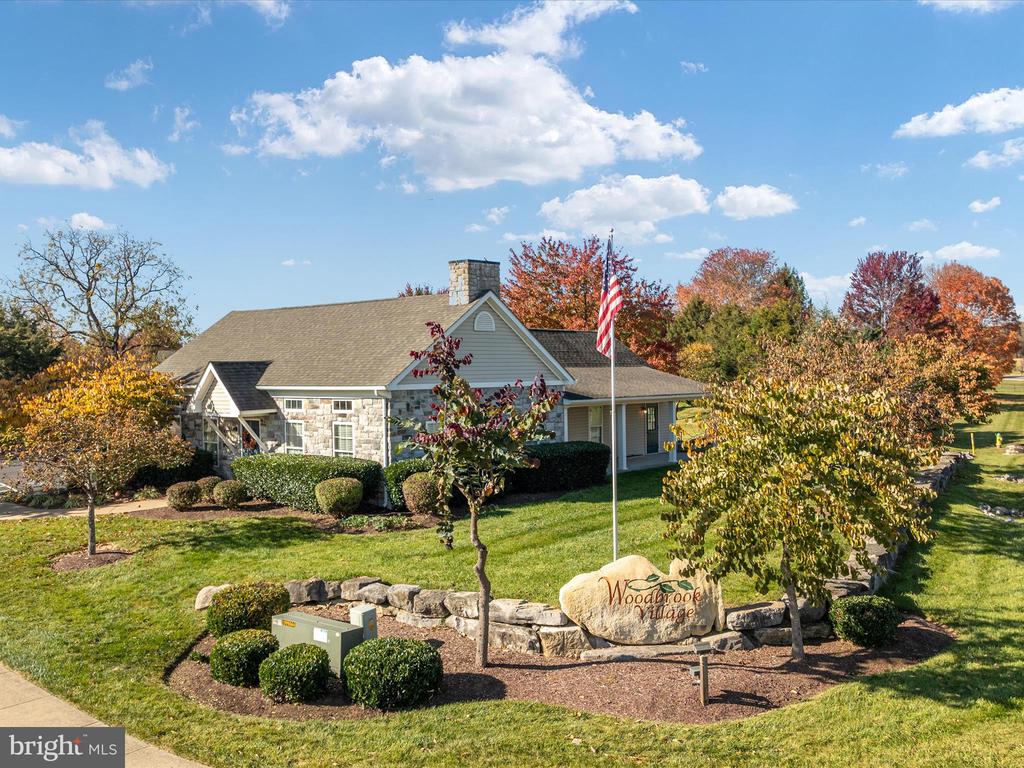 200 Crestwood Ln