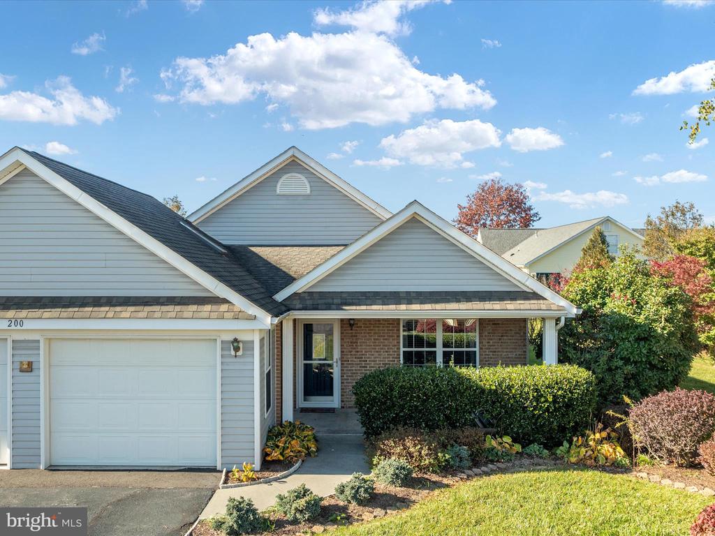 200 Crestwood Ln