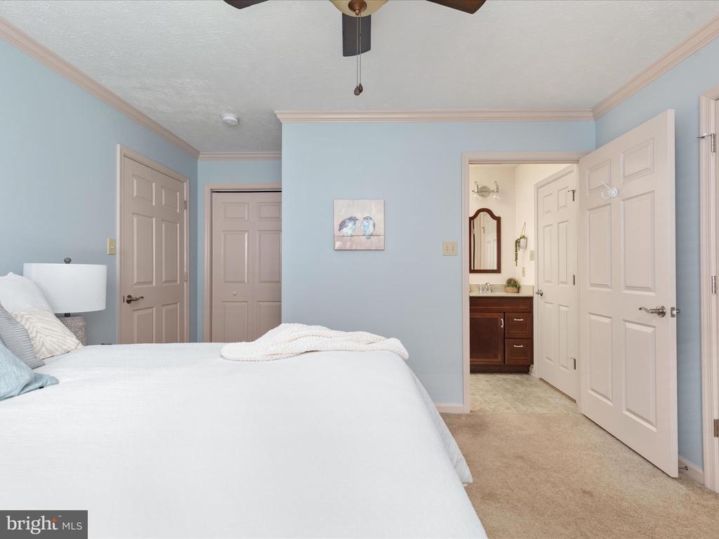 200 Crestwood Ln