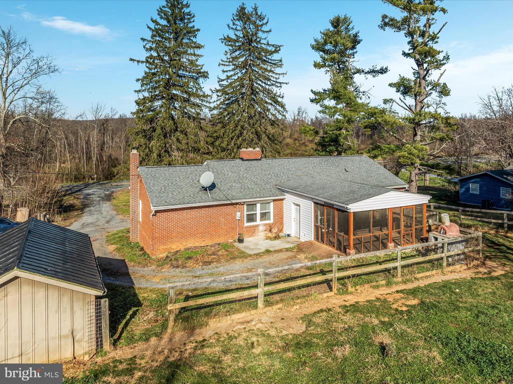 6729 Middle Rd